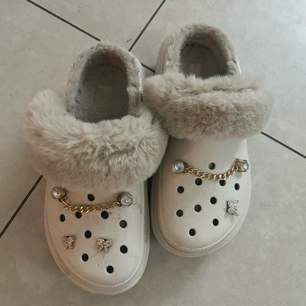 CROCS Cream Fur lined with Gold Chain